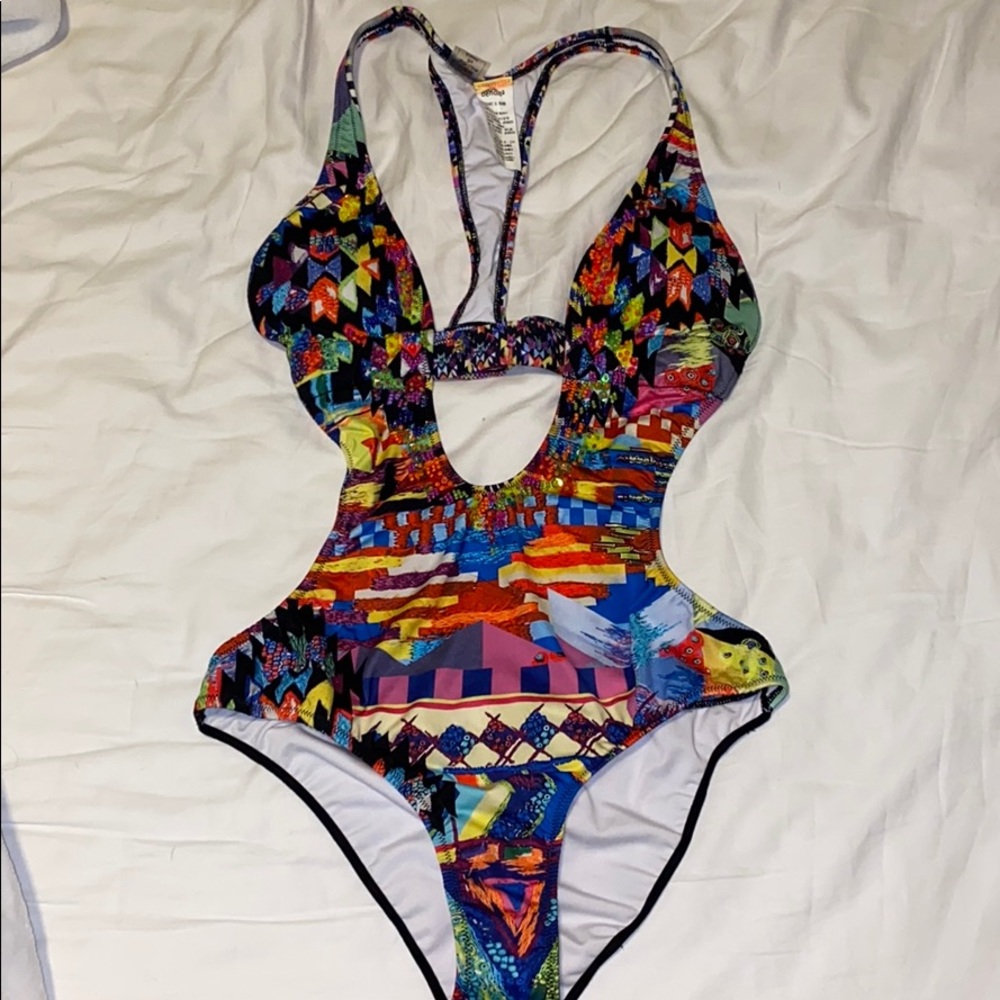 Beautiful brand new Agua Bendita monokini 💛